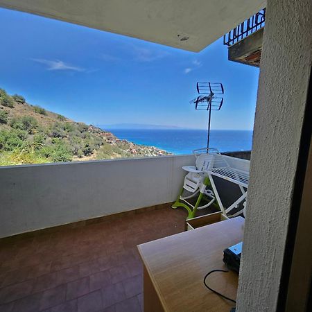 Nuova Casa Giulia Apartamento Letoianni Exterior foto