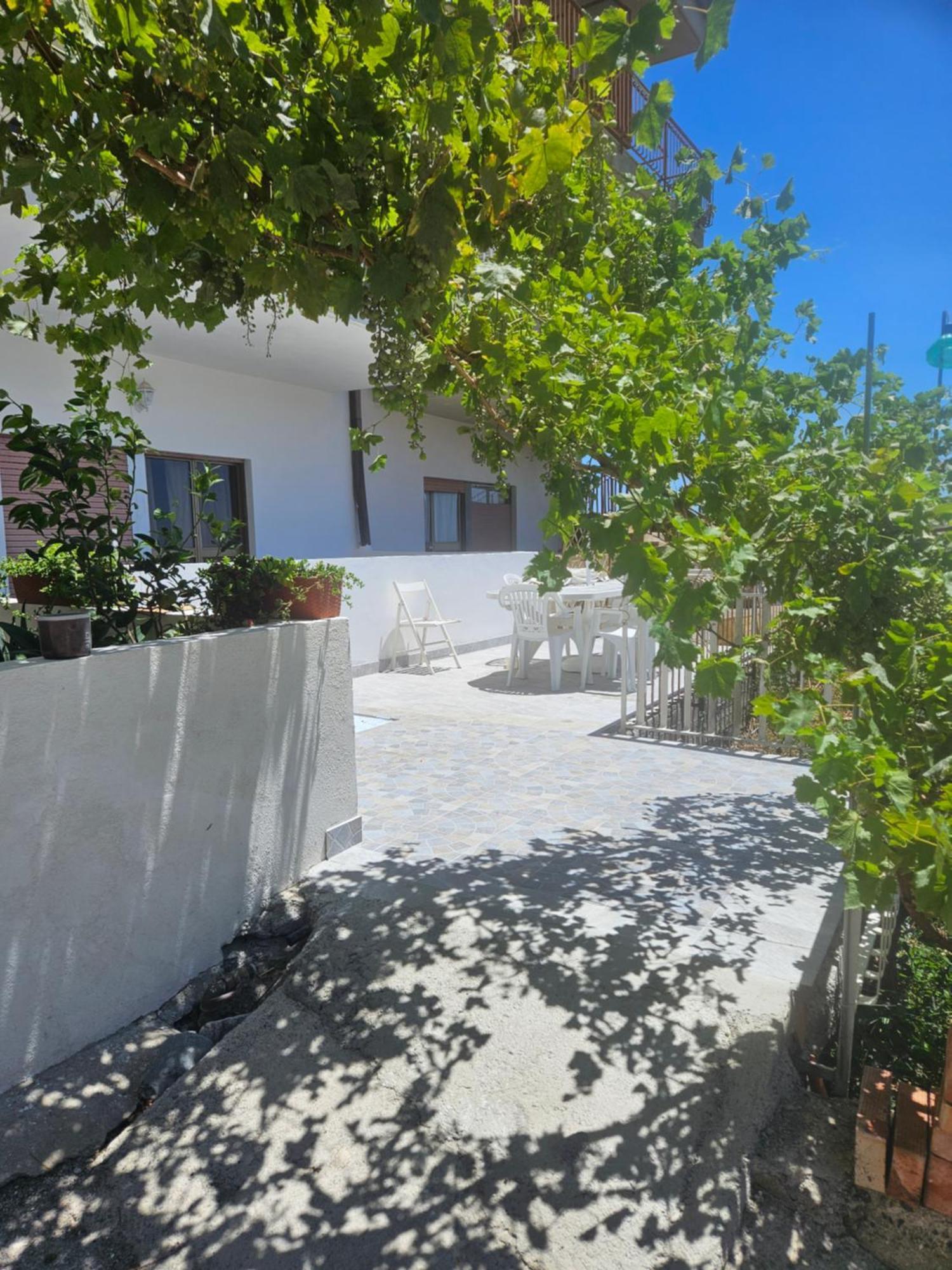 Nuova Casa Giulia Apartamento Letoianni Exterior foto